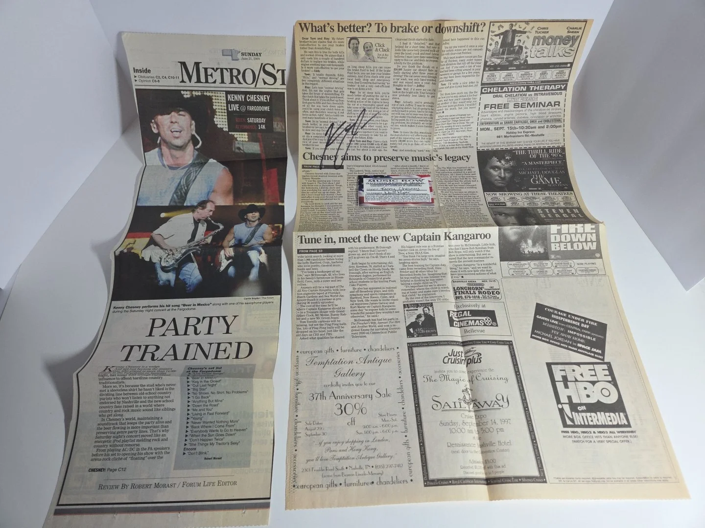 Kenny Chesney Signed 2009 Newspaper Concert Clipping w/ RACC COA FargoDome, изображение 4