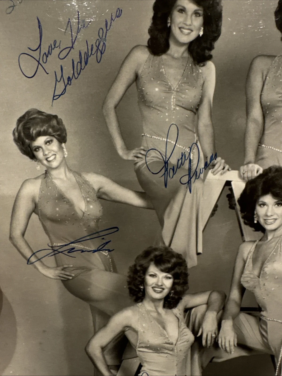 The GoldDiggers — signed Autographed Picture Of The Gold Diggers Vintage, image 3