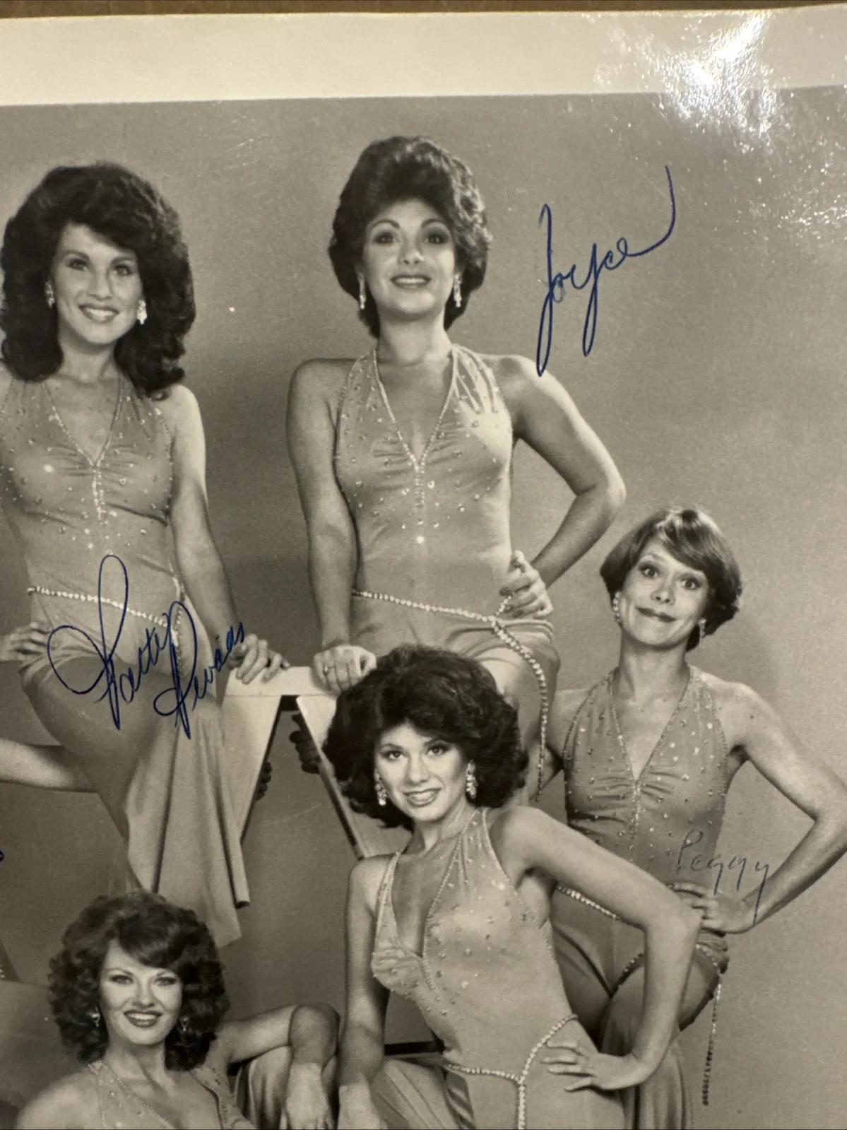 The GoldDiggers — signed Autographed Picture Of The Gold Diggers Vintage, image 4