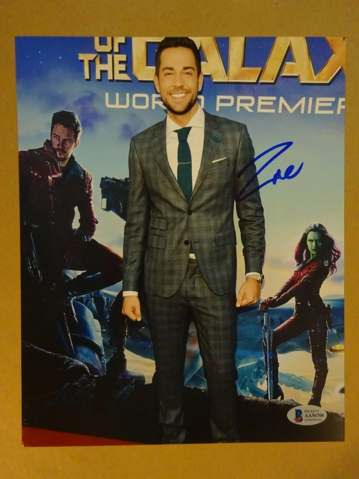 Zachary Levi — Signed ZACHARY LEVI Autographed Guardians Premiere Photo 8"x10" BECKETT BAS COA, изображение 2