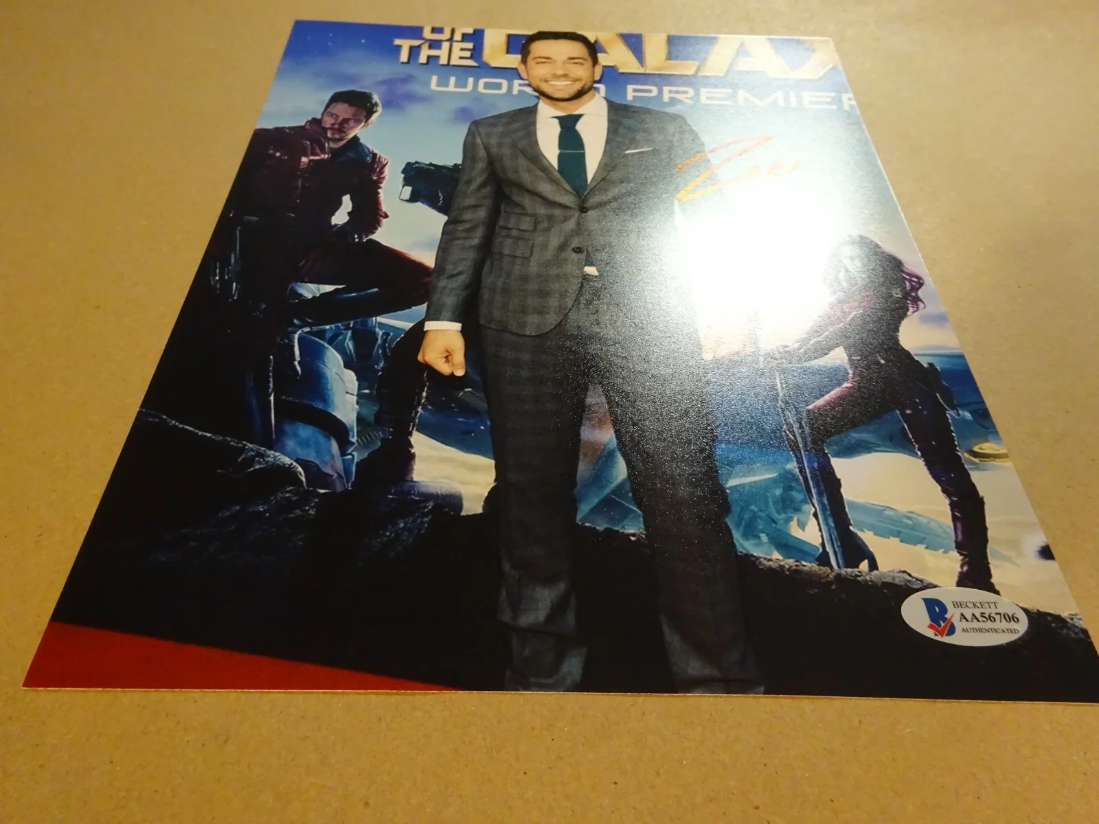 Zachary Levi — Signed ZACHARY LEVI Autographed Guardians Premiere Photo 8"x10" BECKETT BAS COA, изображение 3