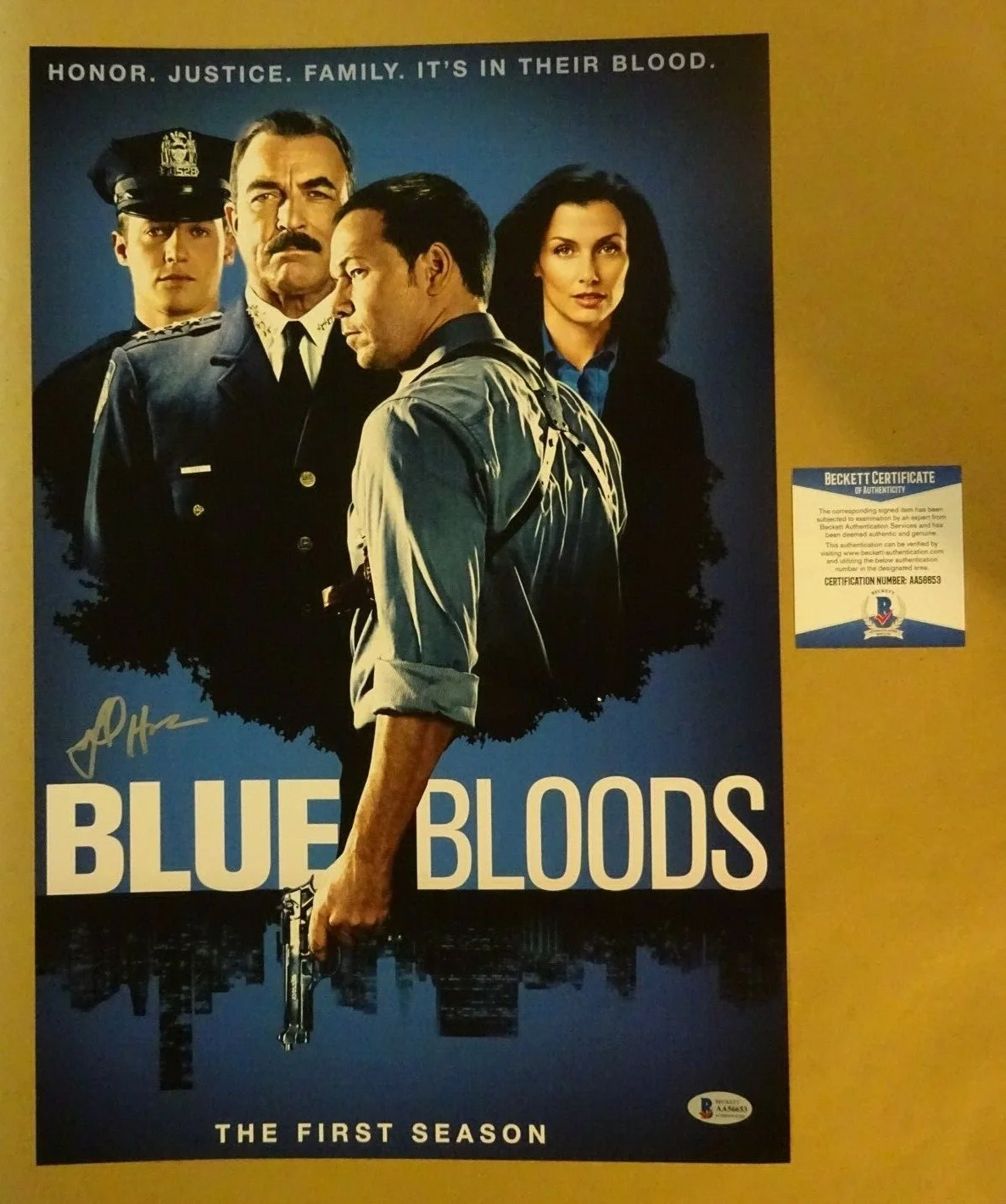 Abigail Hawk — Signed ABIGAIL HAWK Autographed BLUE BLOODS 12"x18" Photo BECKETT BAS COA