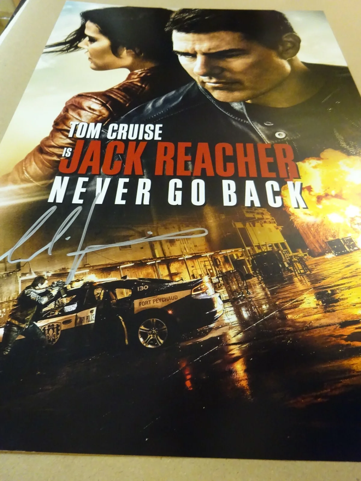 Cobie Smulders — Signed COBIE SMULDERS Autographed JACK REACHER 12"x18" Photo BECKETT BAS COA, изображение 3