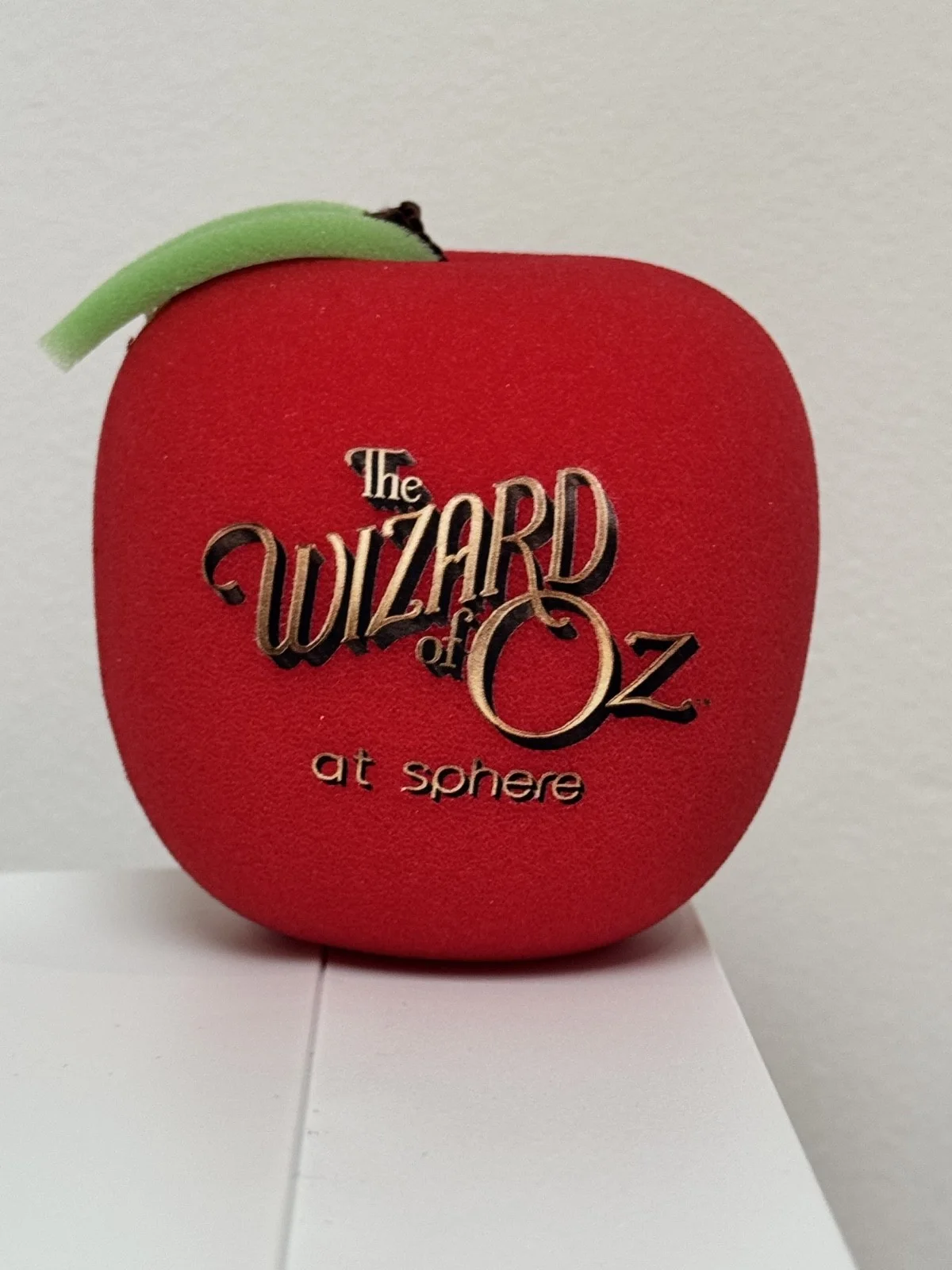 The Wizard of Oz Experience Falling Apple Movie Prop Sphere Las Vegas Souvenir, изображение 2