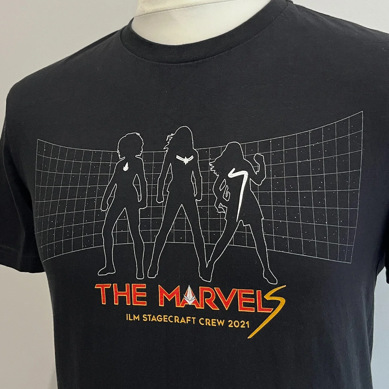 THE MARVELS Cast & Crew T-Shirt M ILM Stagecraft Marvel Studios Movie Gift MCU, изображение 2