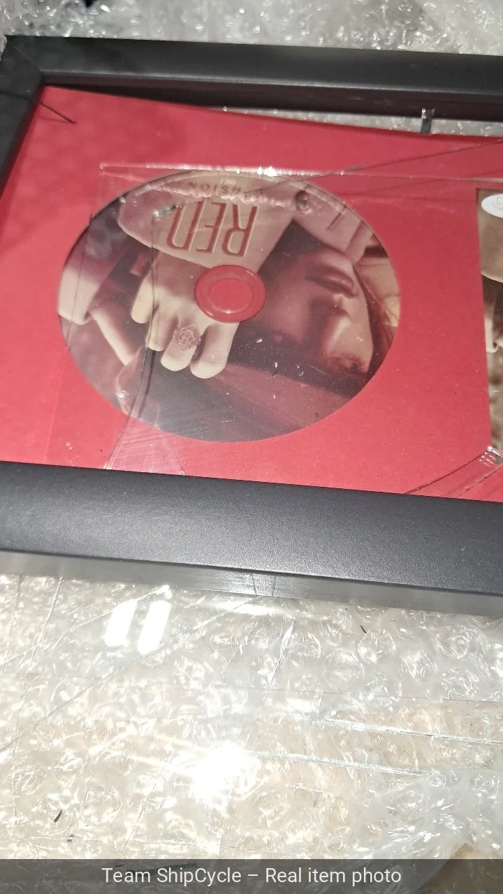 Taylor Swift — DEFECTIVE Taylor Swift Hand Signed Autographed Framed CD Red Taylors Ver G3D, image 2