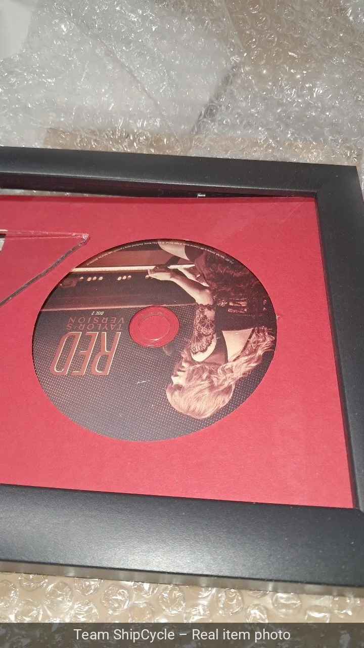 Taylor Swift — DEFECTIVE Taylor Swift Hand Signed Autographed Framed CD Red Taylors Ver G3D, image 3