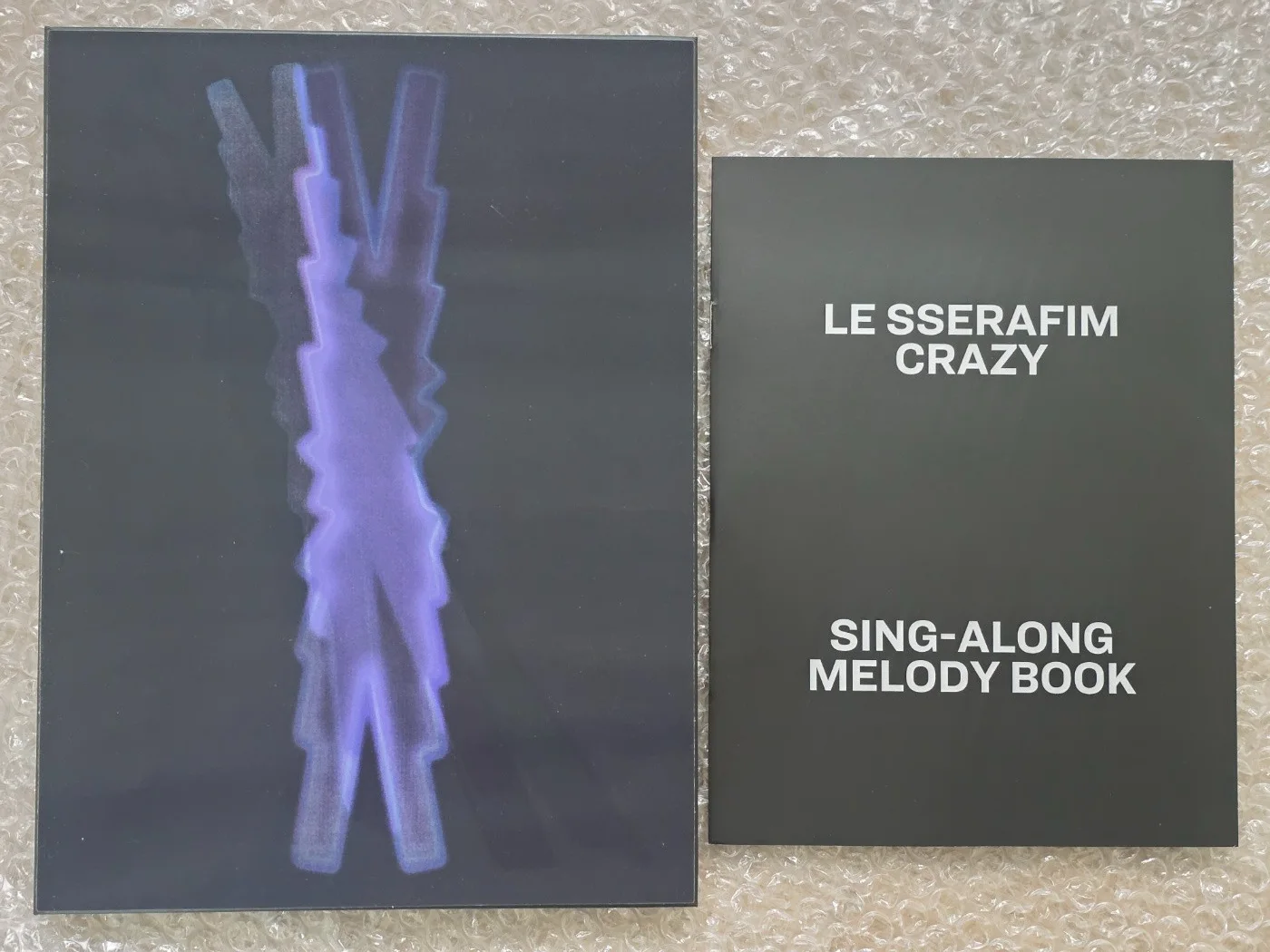 LE SSERAFIM Crazy Promo Sticker Album Autographed Hand Signed, изображение 4