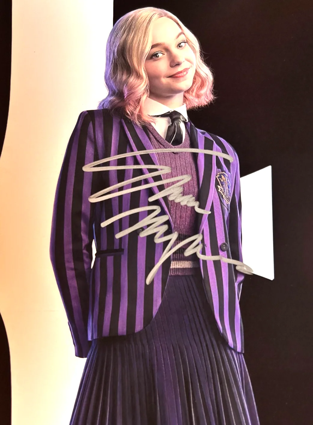 Emma Myers — EMMA MYERS Signed WEDNESDAY 8x10" Original Authentic Autograph GENUINE w/COA, изображение 3