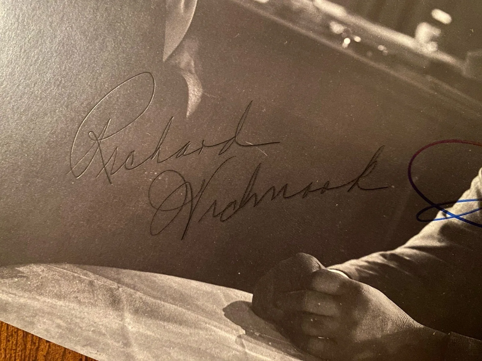 Richard Widmark, Victor Mature — Richard Widmark Victor Mature Signed Autographed Photo With COA Kiss Of Death, изображение 2