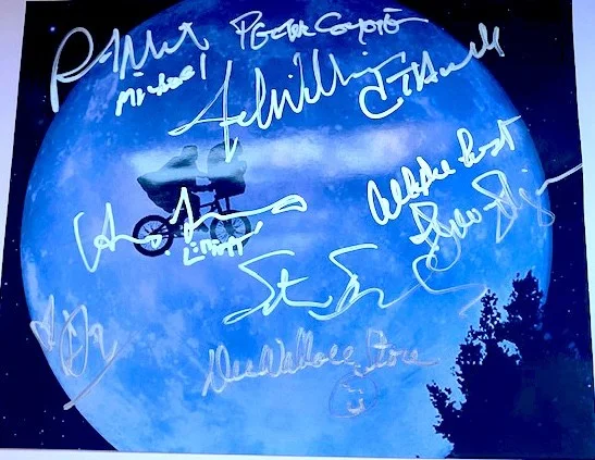 Cast — E.T. THE EXTRA-TERRESTRIAL photo cast signed by HENRY THOMAS DREW BARRYMORE
