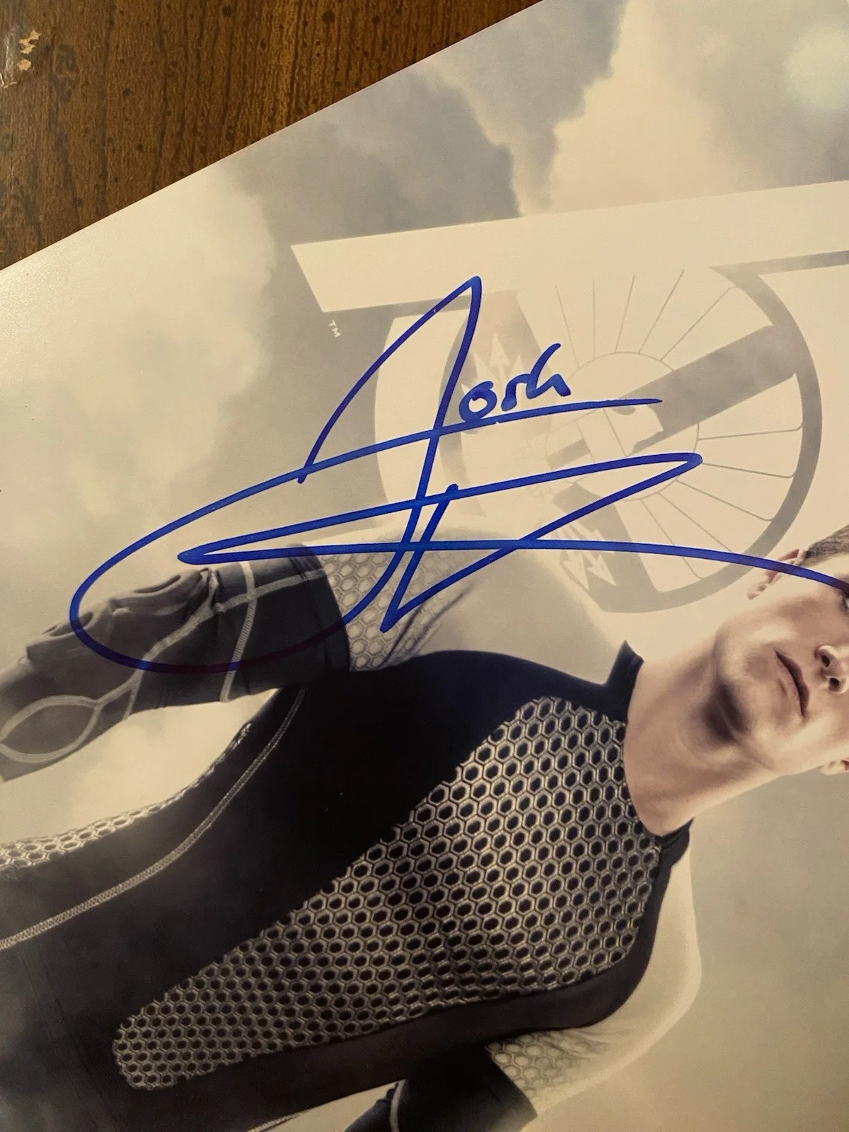 Josh Hutcherson — Josh Hutcherson Signed Autographed 8x10 Photo With COA The Hunger Games, image 2