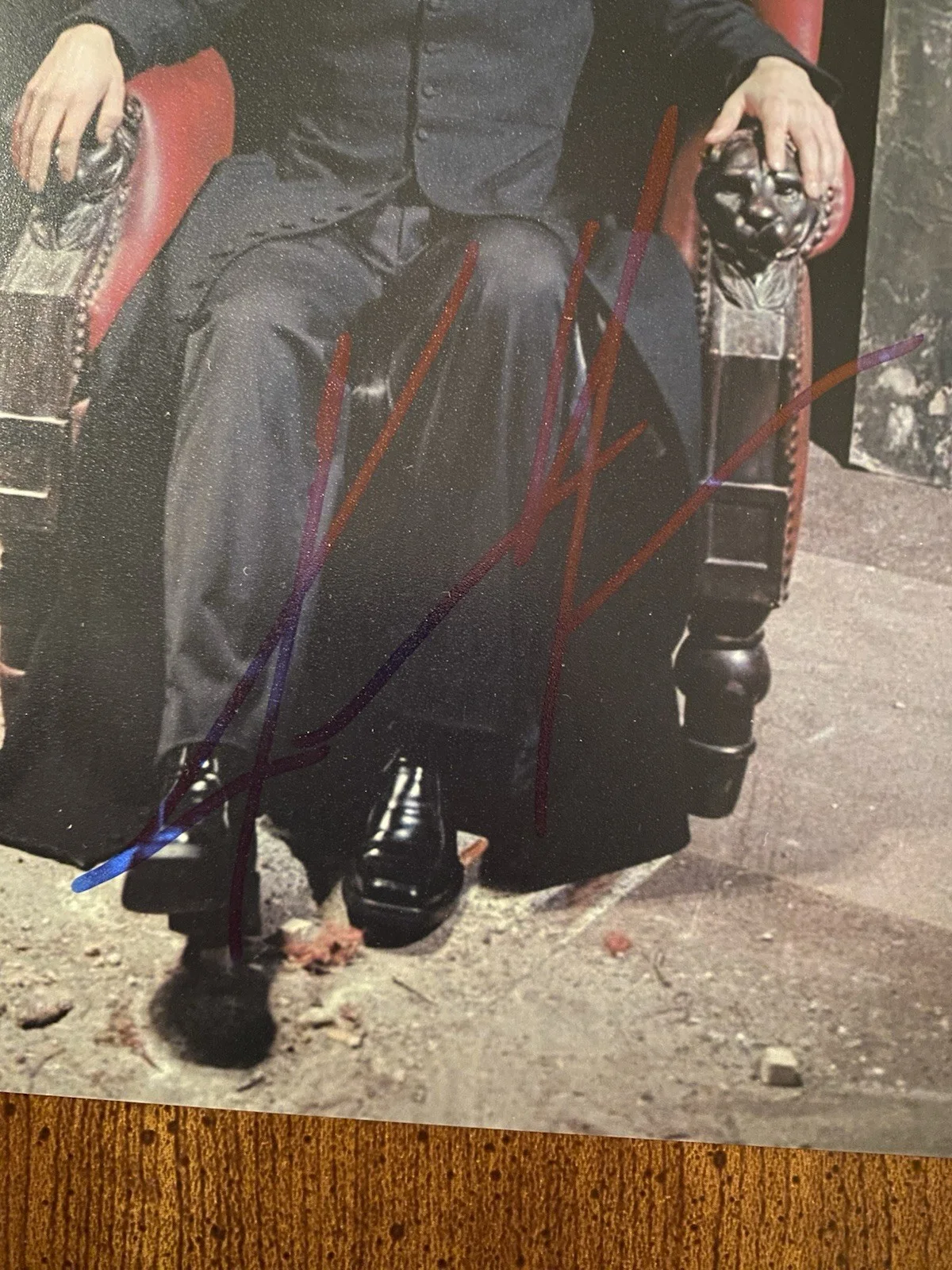 Keanu Reeves — Keanu Reeves Signed Autographed 8x10 Photo With COA The Matrix, image 2