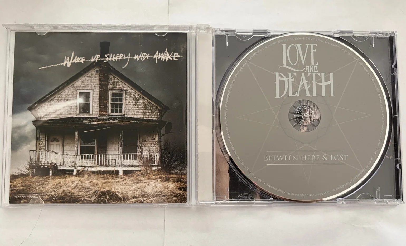 Love And Death Between Here & Lost Signed Autographed CD 2012 Tooth Nail VG Rare, изображение 3