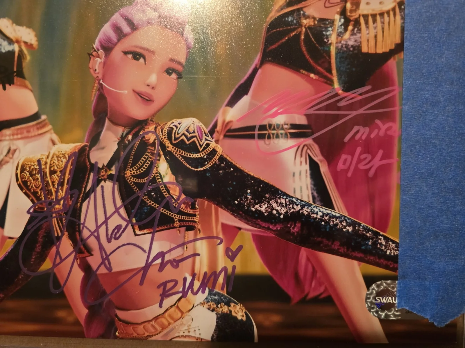Arden Cho/Ji-young Yoo/May Hong — Arden Cho May Hong Ji-young Yoo Signed AUTO K-Pop Demon Hunters 8x10 SWAU COA, изображение 3