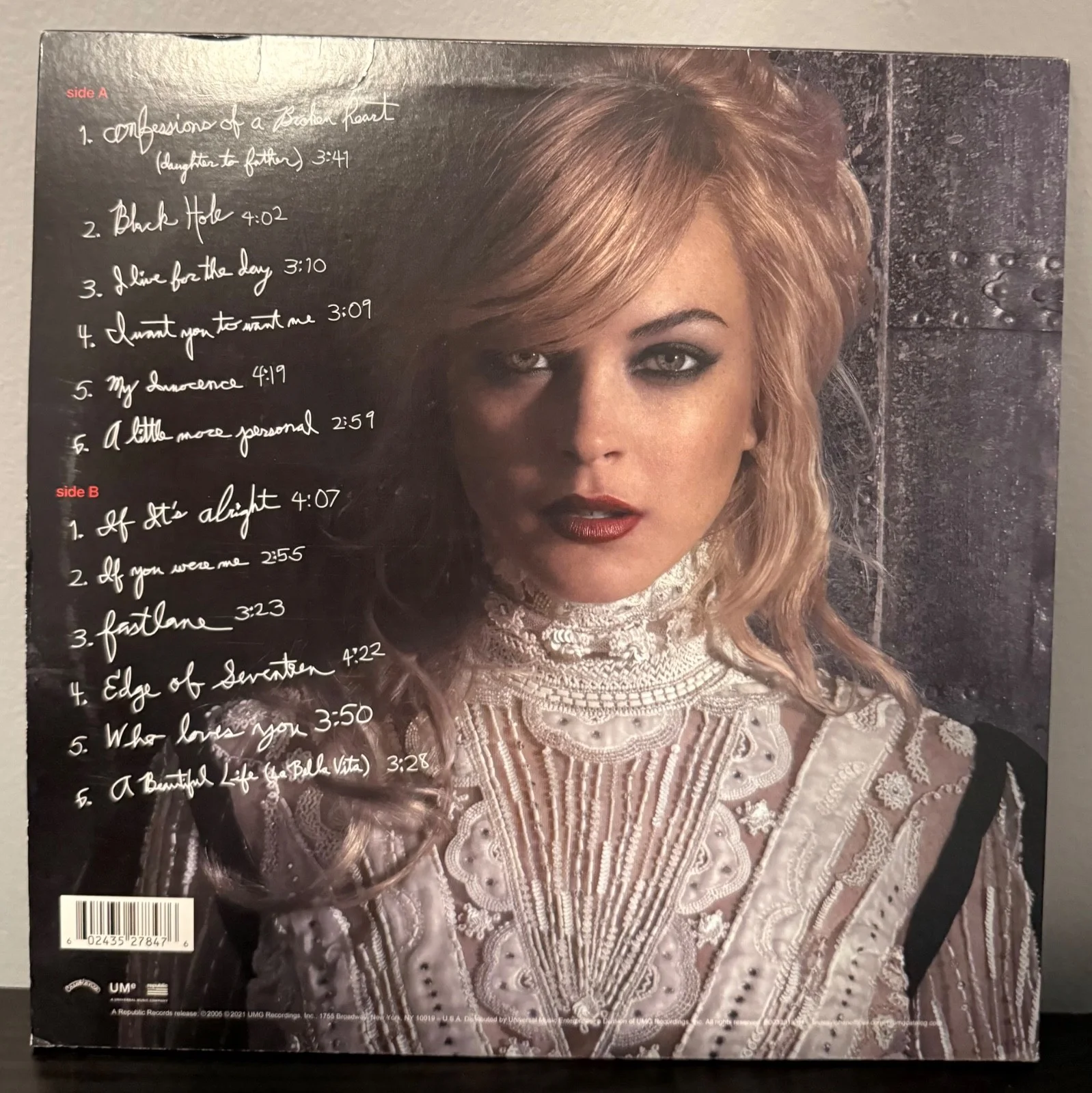 Lindsay Lohan signed A Little More Personal (Raw) 12" lp album COLOR VINYL, изображение 3