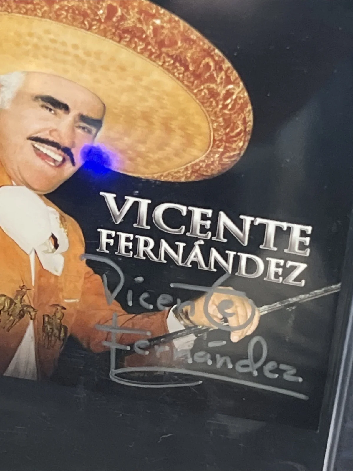 vicente fernandez — Vicente Fernandez Hand Signed Autographed CD Cover Slabbed PSA/DNA UNIQUE ITEM, image 2