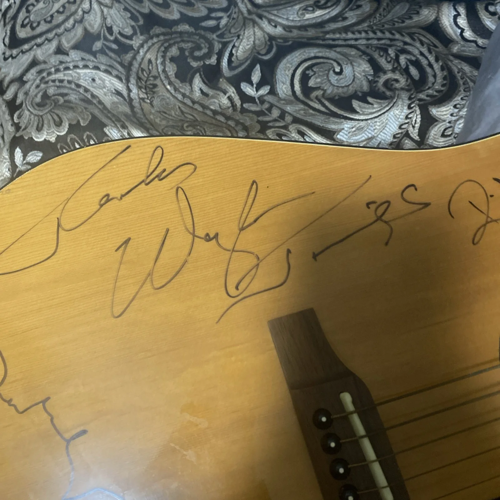 GIBSON SIGNED:W.Jennings,Loretta Lynn,Martina McBride,Ricky Skaggs,R.Milsap,Gill, image 2