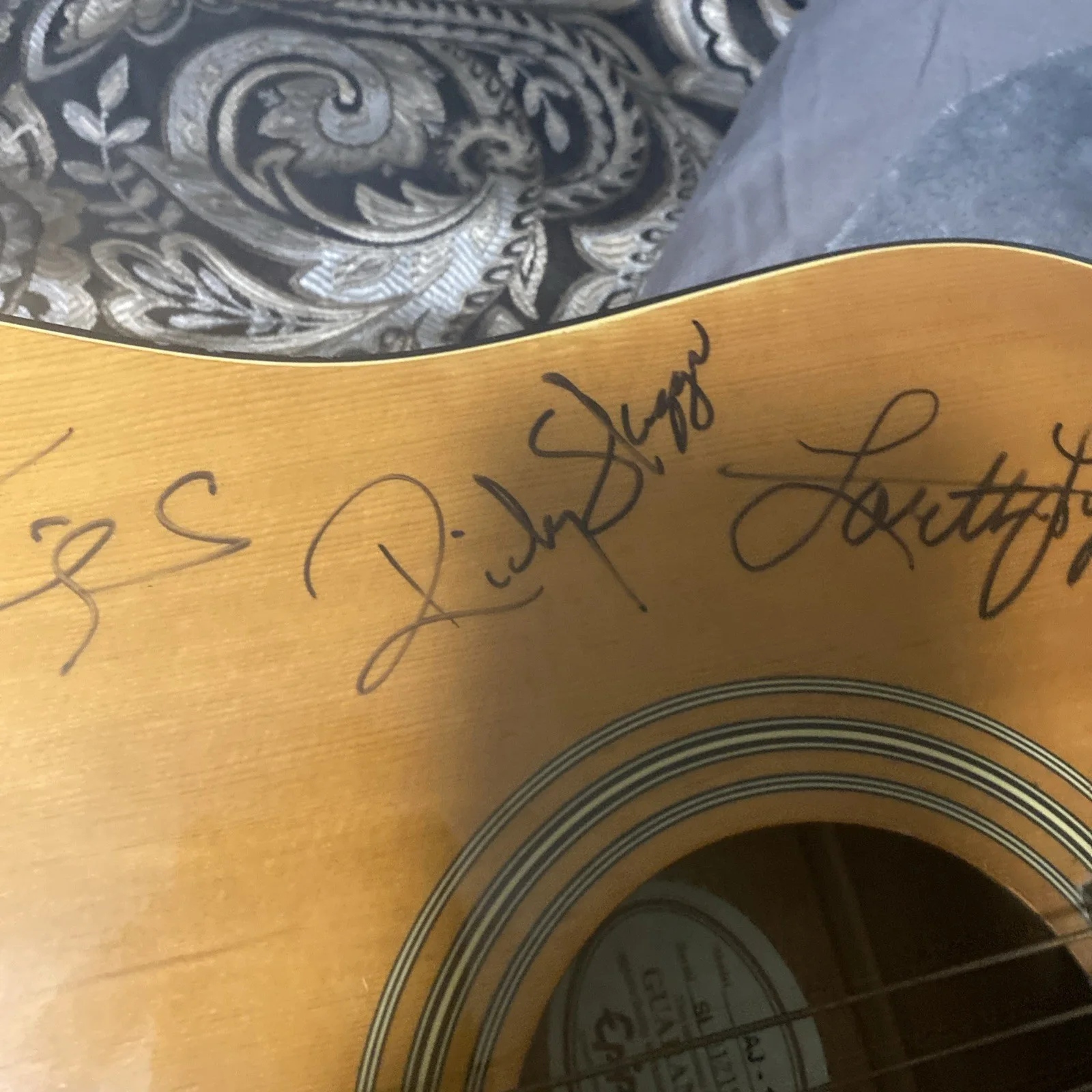 GIBSON SIGNED:W.Jennings,Loretta Lynn,Martina McBride,Ricky Skaggs,R.Milsap,Gill, image 4