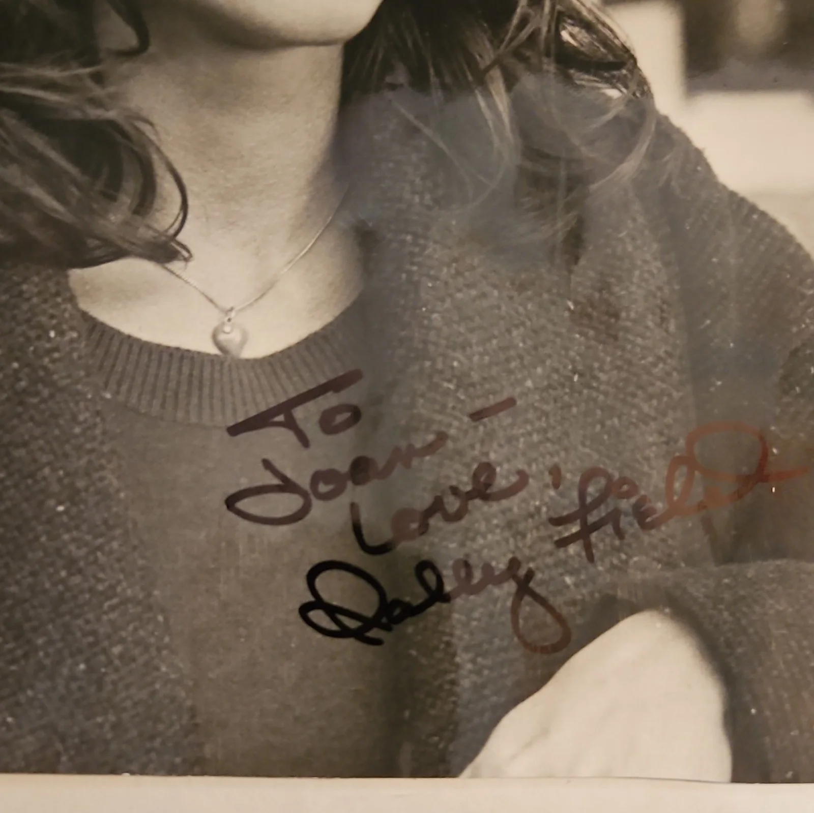 Sally Field — Sally Field Signed 8x10 Photo Heroes Autograph Not Authenticated, image 2