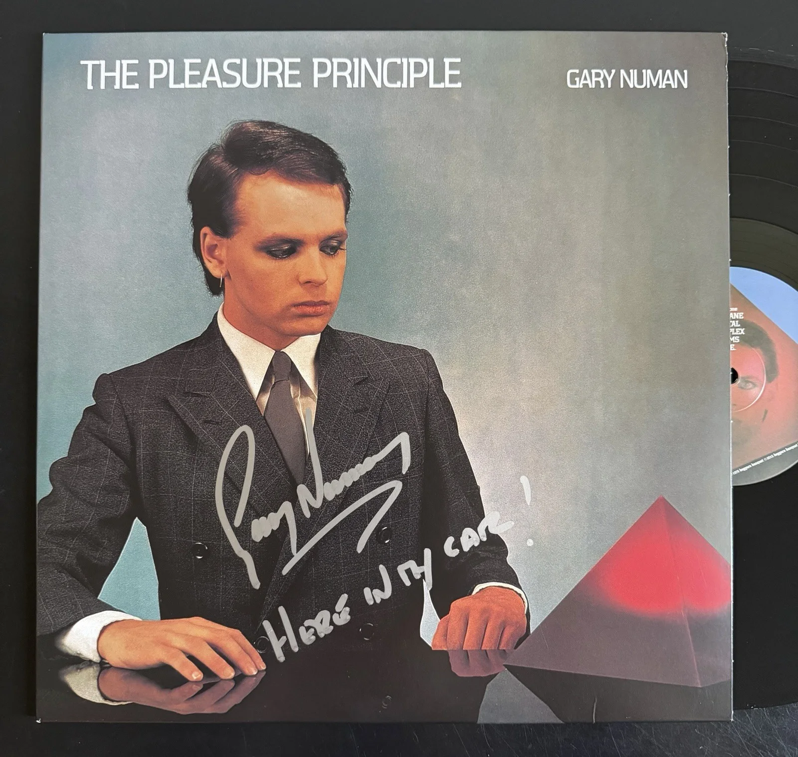 GARY NUMAN SIGNED ‘THE PLEASURE PRINCIPLE’ VINYL RECORD LP +CARS INSC. JSA COA, изображение 2
