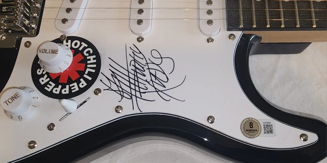 Anthony Kiedis Autographed Electric Guitar Red Hot Chili Peppers BAS AE63956, изображение 3