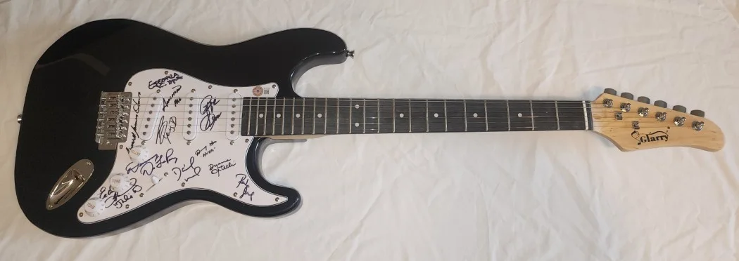 Edward James Olmos, Vira Montes, Dyana Ortelli — American Me Signed Electric Guitar Edward James Olmos Vira Montes +8 BAS AC71352, изображение 2