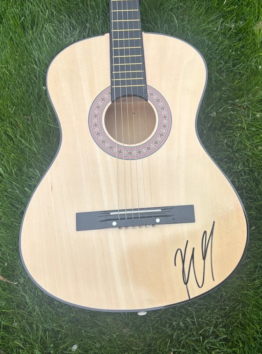 Kenny Chesney Live A Little Love A Lot Signed Autographed Music Acoustic Guitar, изображение 2