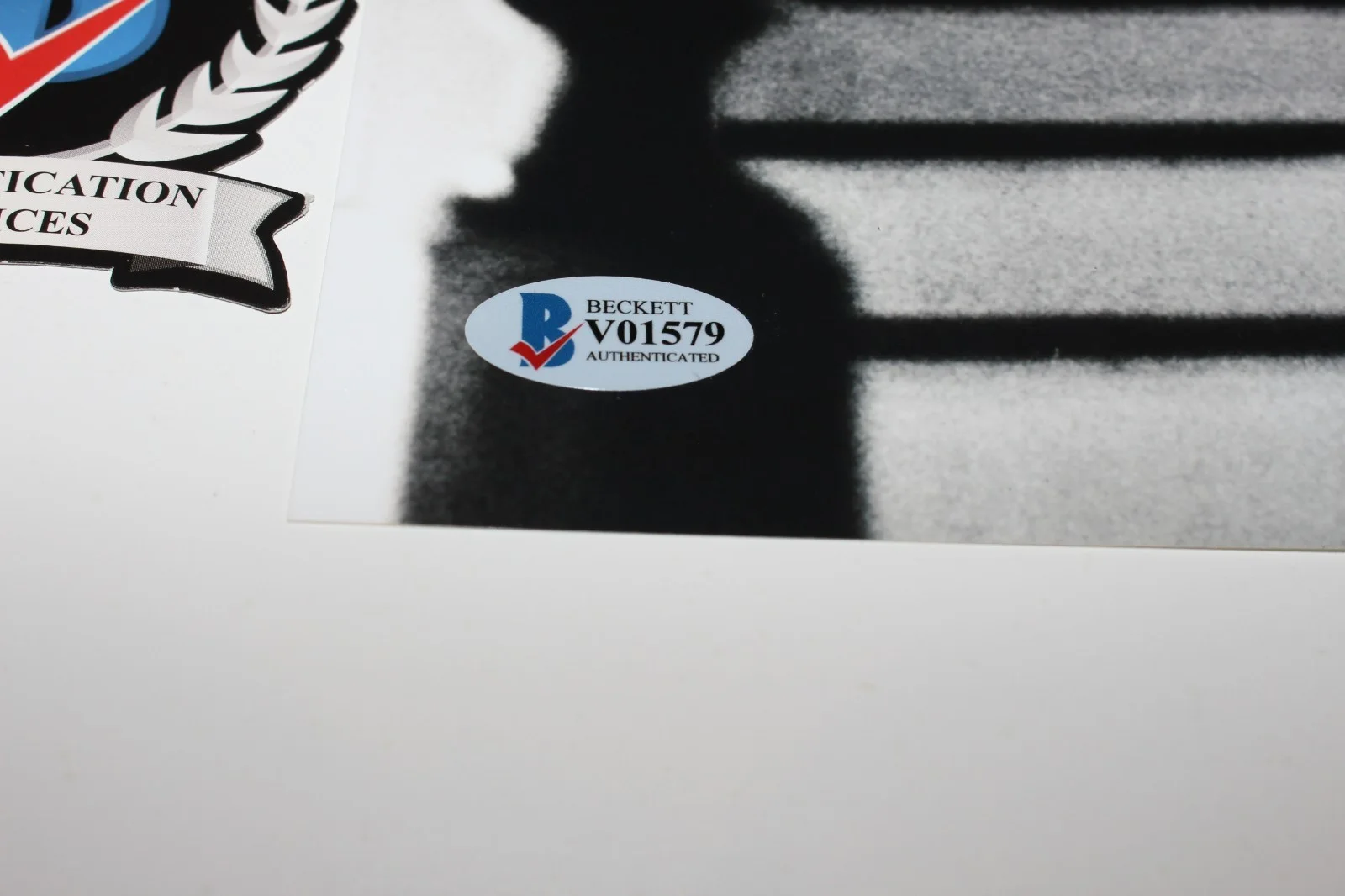 Nick Castle — NICK CASTLE SIGNED HALLOWEEN 11x14 MOVIE PHOTO THE SHAPE MICHAEL MYERS BECKETT, изображение 2
