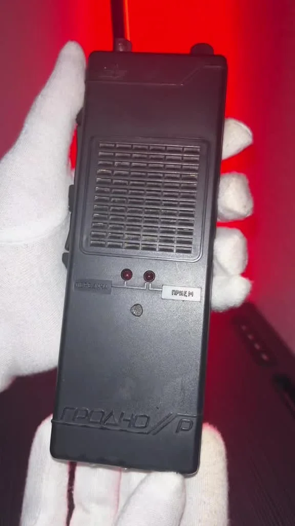 STRANGER THINGS S4 SCREEN / PRODUCTION USED RUSSIAN WALKIE TALKIE, image 2