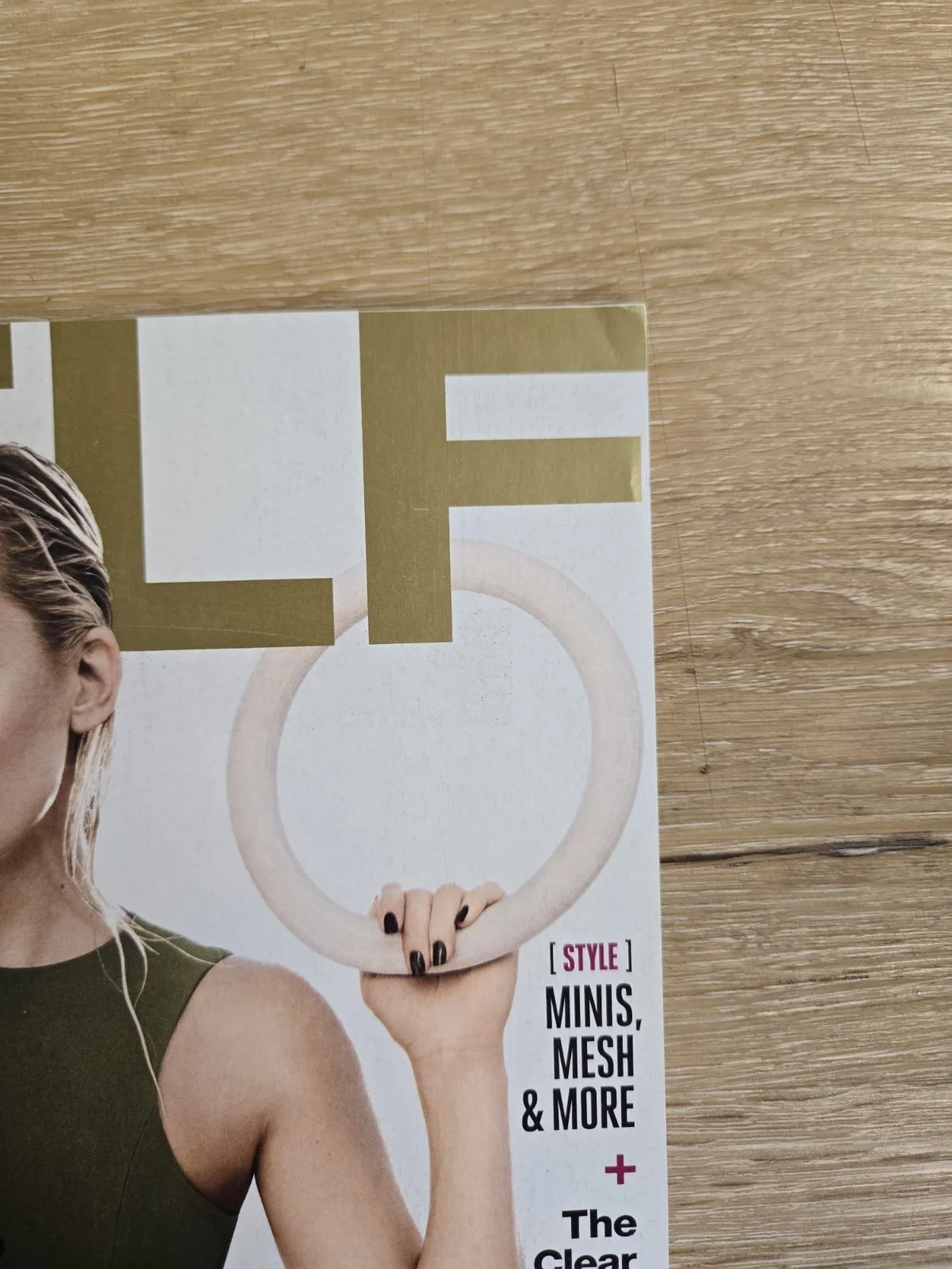 Kate Hudson Autographed Signed Self Magazine, image 4