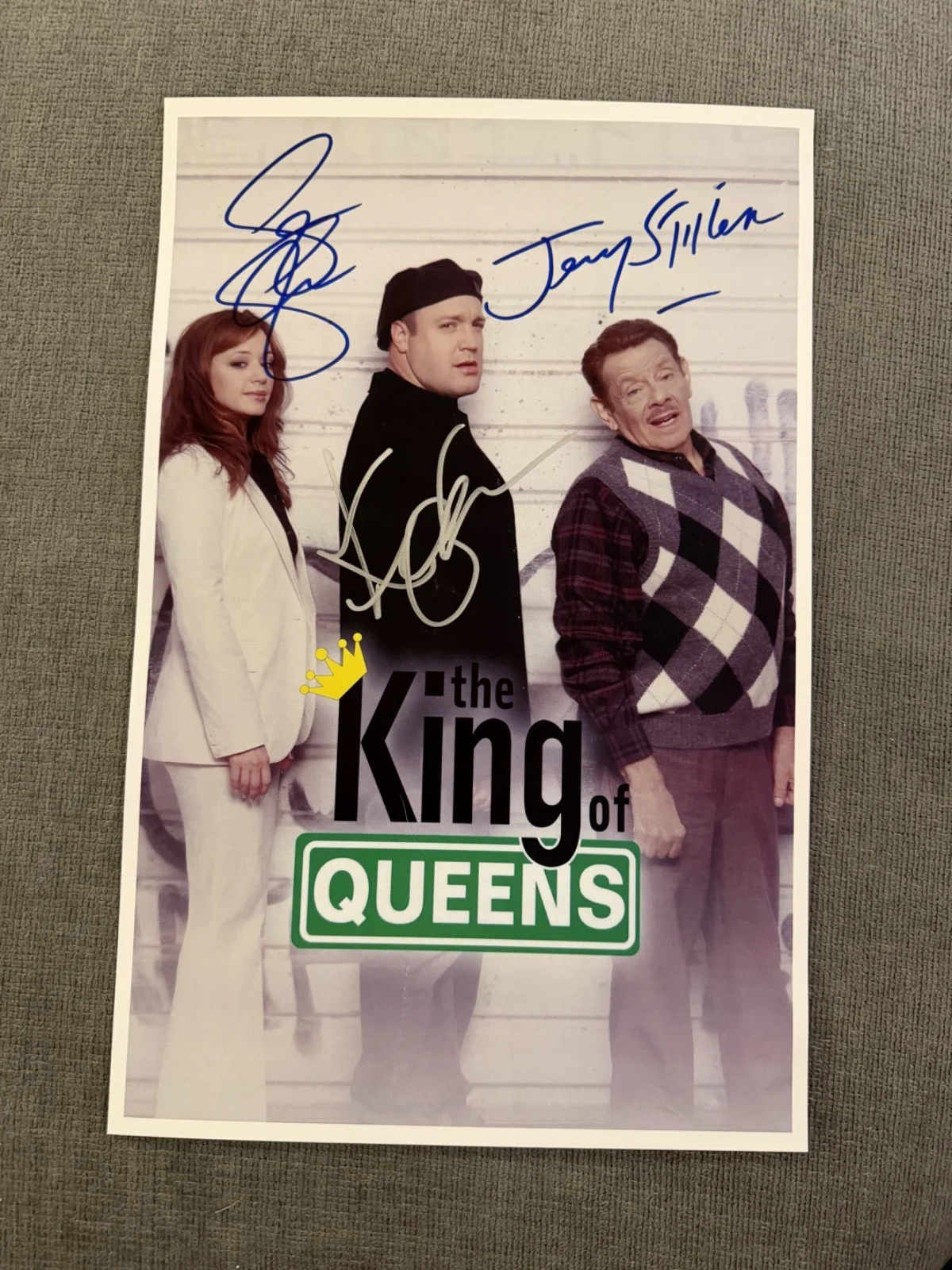 Jerry Stiller, Kevin James and Leah Remini — King of Queens Poster 11x17 Signed by Kevin James Jerry Stiller Leah Remini COA