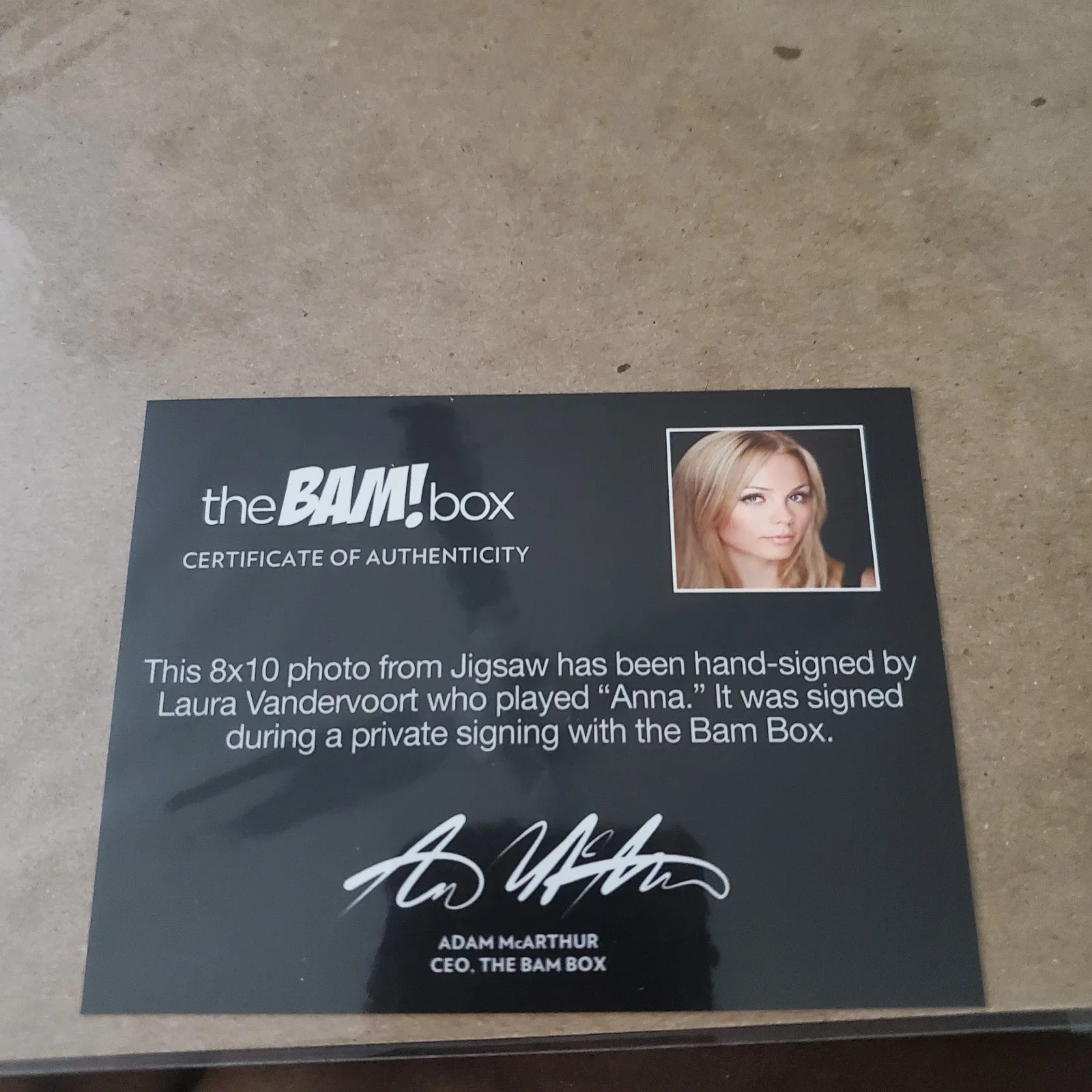 Laura Vandervoort — Laura Vandervoort Jigsaw Signed 8x10 Photo Bam Box COA, image 2