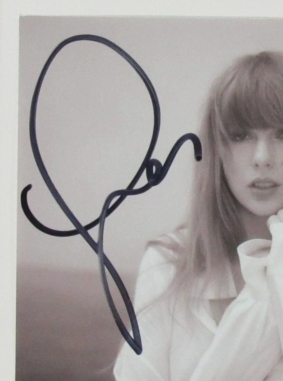 Taylor Swift Signed/Autographed CD Cover with Photo Collage Framed JSA 199072, изображение 2