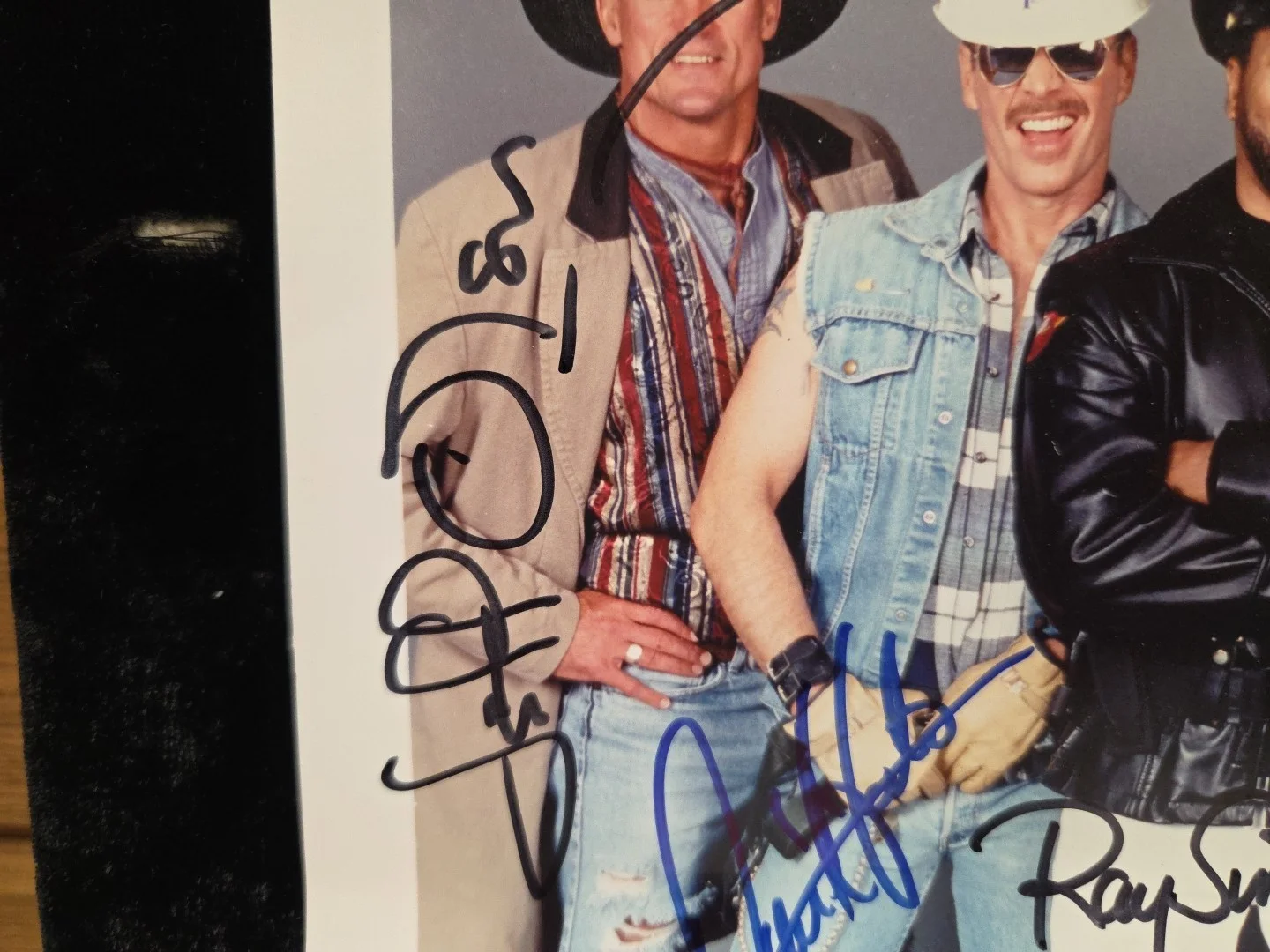 Village People Autographed 8 X 10 Color Photo Signed By The Whole Band, изображение 2