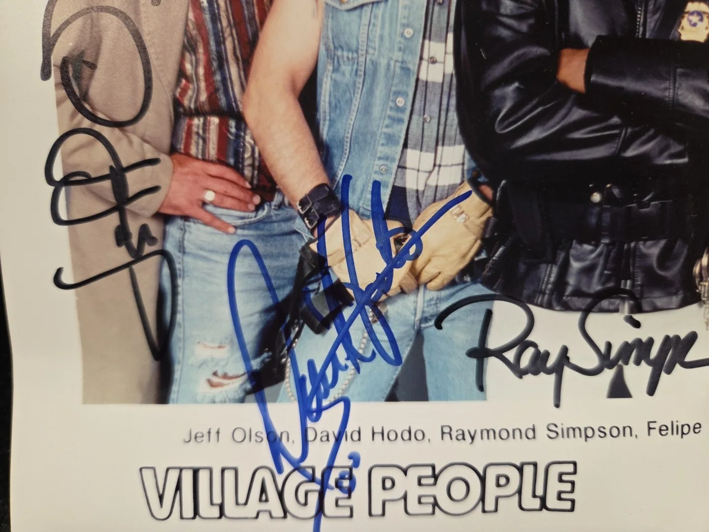 Village People Autographed 8 X 10 Color Photo Signed By The Whole Band, изображение 3
