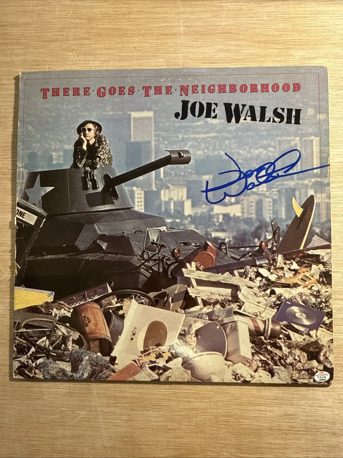 Framed And signed Joe Walsh Neighborhood Vinyl Album LP COA#108003, изображение 2