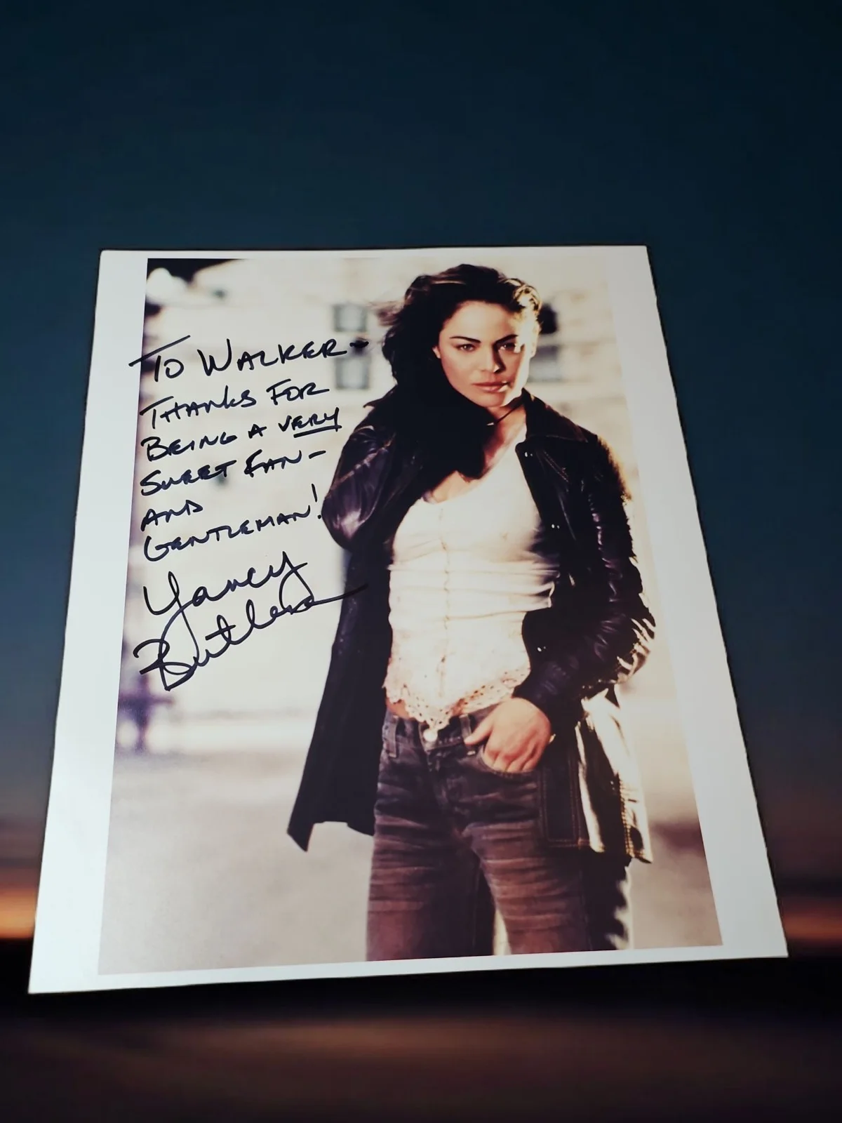 Yancy Butler — 🔥YANCY BUTLER Signed 8x10 WITCHBLADE DET. SARA PEZ PEZZINI Photograph No COA