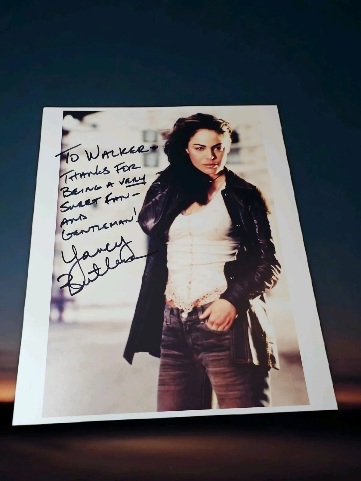 Yancy Butler — 🔥YANCY BUTLER Signed 8x10 WITCHBLADE DET. SARA PEZ PEZZINI Photograph No COA, image 2