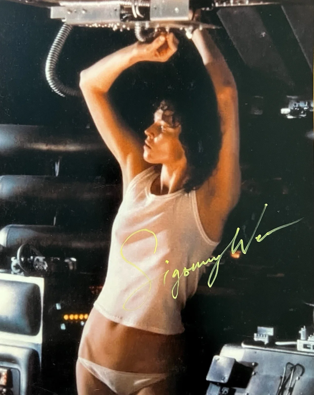 Sigourney Weaver — Sigourney Weaver Signed Photo with COA Autograph 8x10 ALIEN Ellen Ripley Aliens