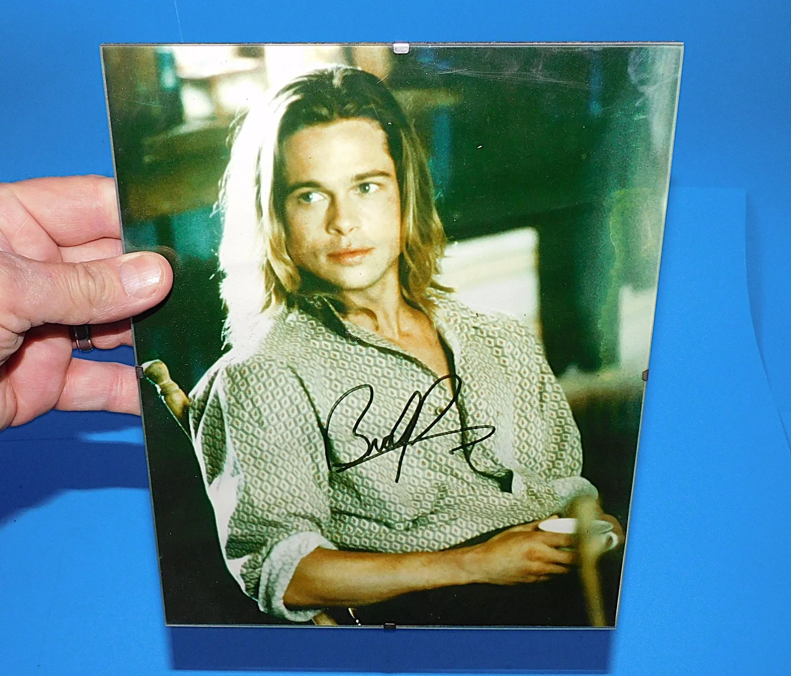 BRAD PITT — 1994 BRAD PITT LEGENDS OF THE FALL SIGNED 8X10" GLOSSY PHOTOGRAPH FRAMED, изображение 4