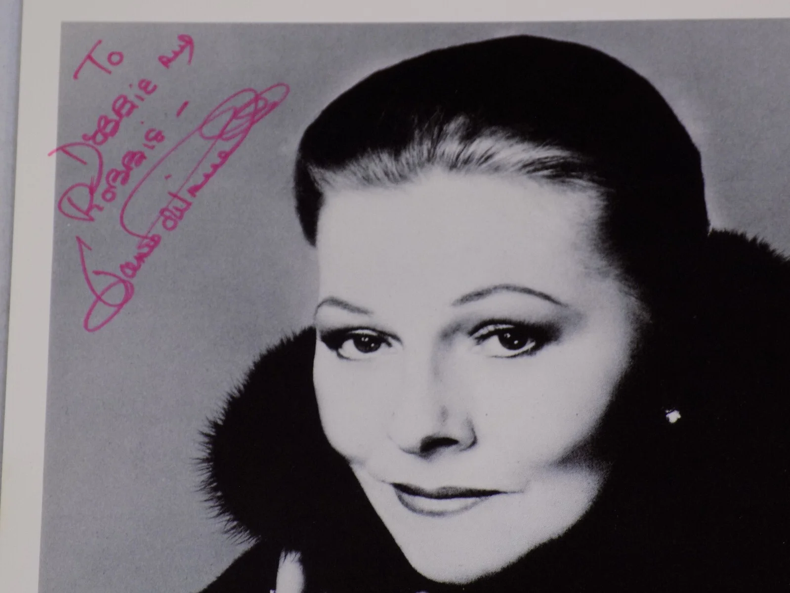 Joan Fontaine — Joan Fontaine 8x10 Signed Portrait Photograph Picture Autographed Vintage Old BW, изображение 2