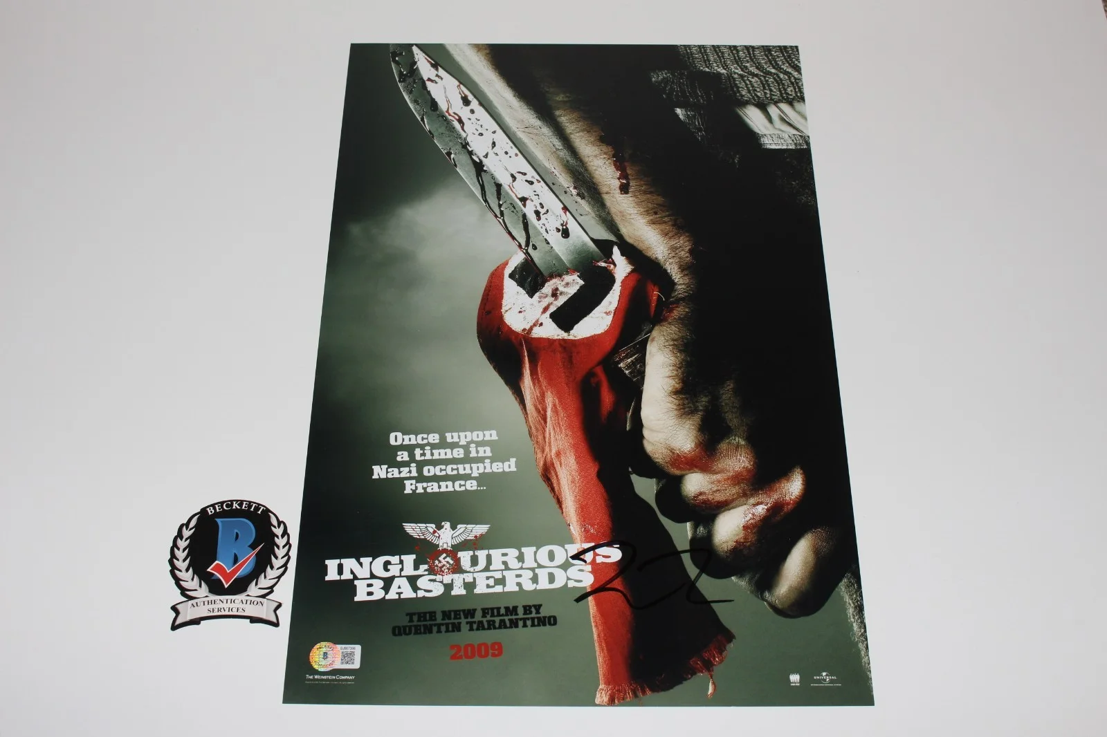 Quentin Tarantino — QUENTIN TARANTINO SIGNED INGLOURIOUS BASTERDS 12x18 MOVIE POSTER BECKETT COA BAS, изображение 4