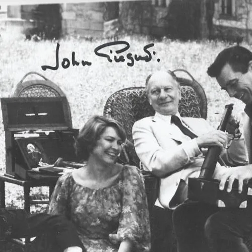 Original Hand Signed Sir John Gielgud autograph on 8 x 10 photo, изображение 2