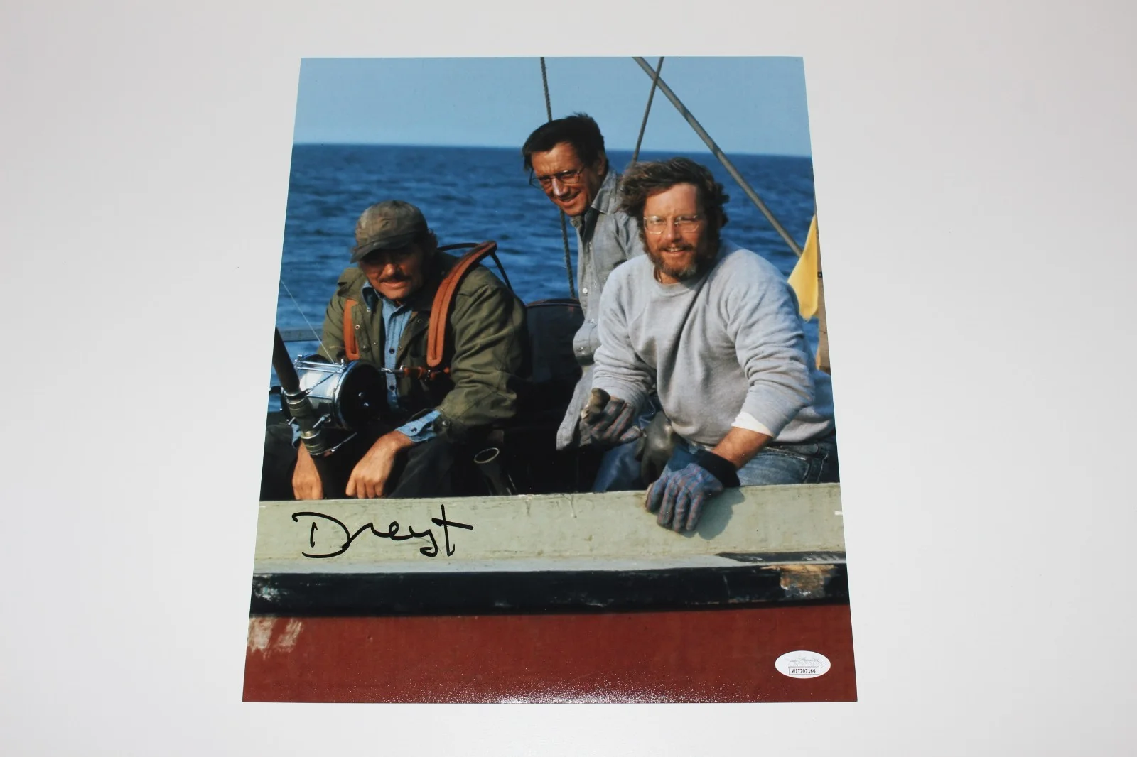 Richard Dreyfuss — RICHARD DREYFUSS SIGNED 'JAWS' 11x14 MOVIE PHOTO MATT HOOPER ORCA AMITY JSA COA, изображение 2