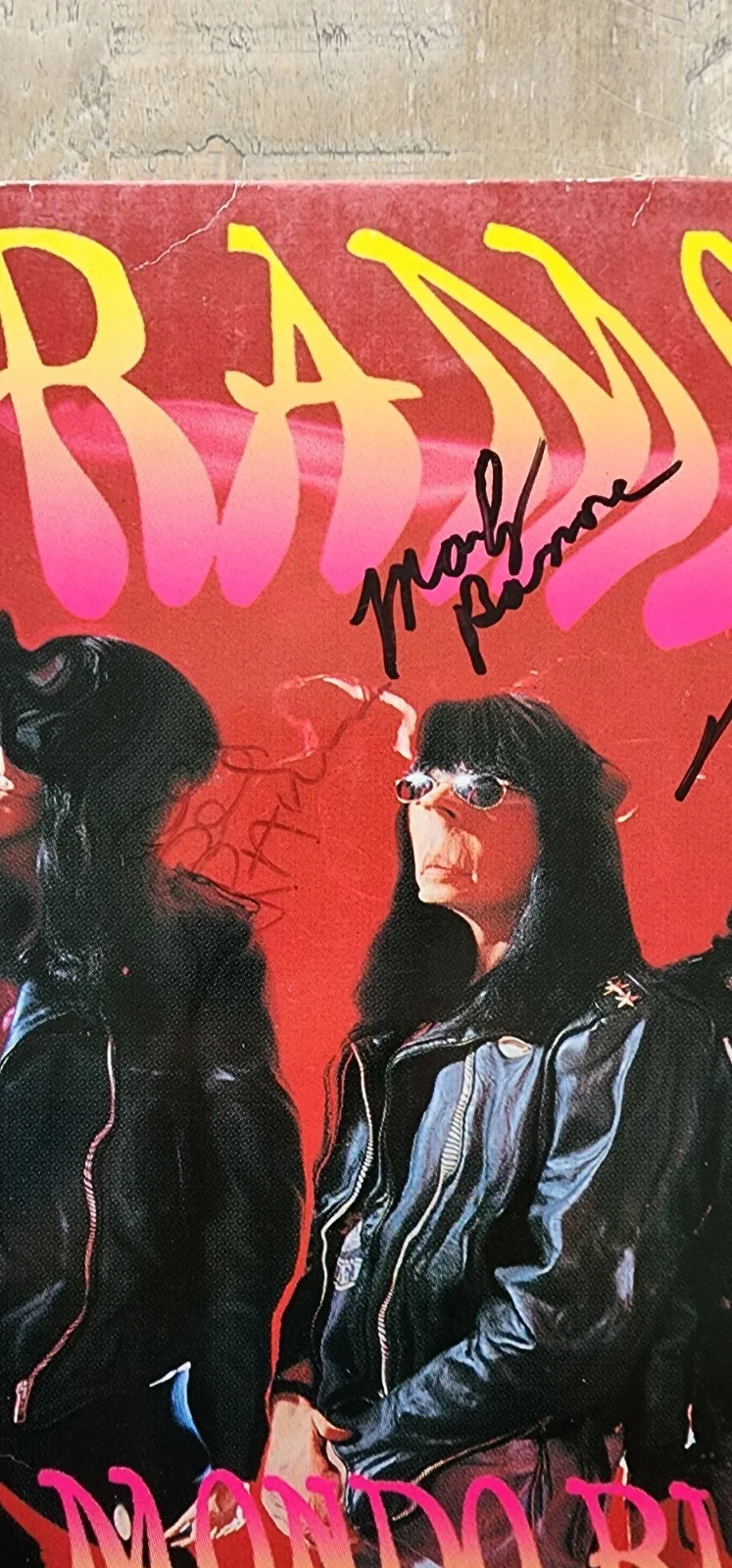 Ramones Mondo Bizarro Signed Record Cover Original Music Memorabilia, изображение 2