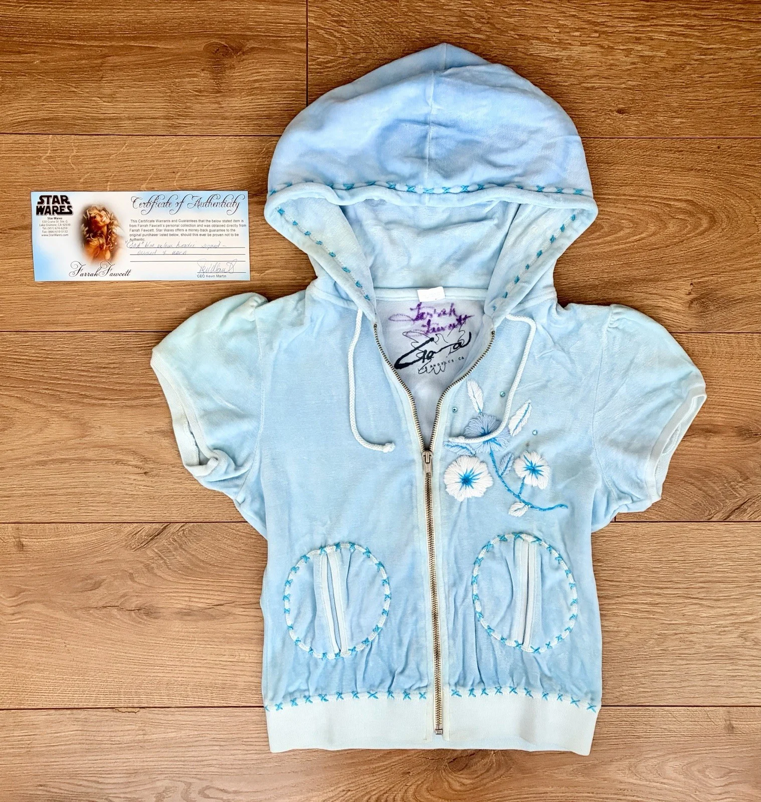 Farrah Fawcett — FARRAH FAWCETT PERSONAL BLUE VELOUR HOODIE OWNED & SIGNED CHARLIE'S ANGELS RARE!