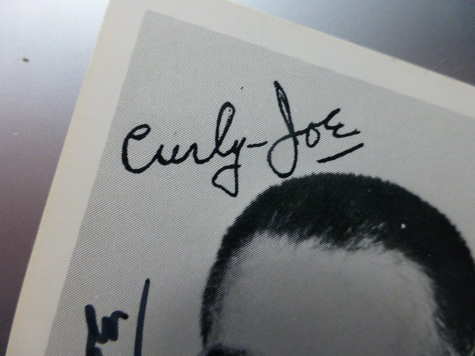 Curly Joe Derita — Curly Joe Derita Signed 2 1/2 x 3 1/2 Black and White Card with COA, изображение 3