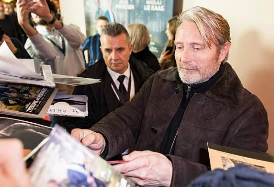 Mads Mikkelsen — Mads Mikkelsen Hannibal Hand Signed Autograph Photograph 8x12 COA, изображение 2
