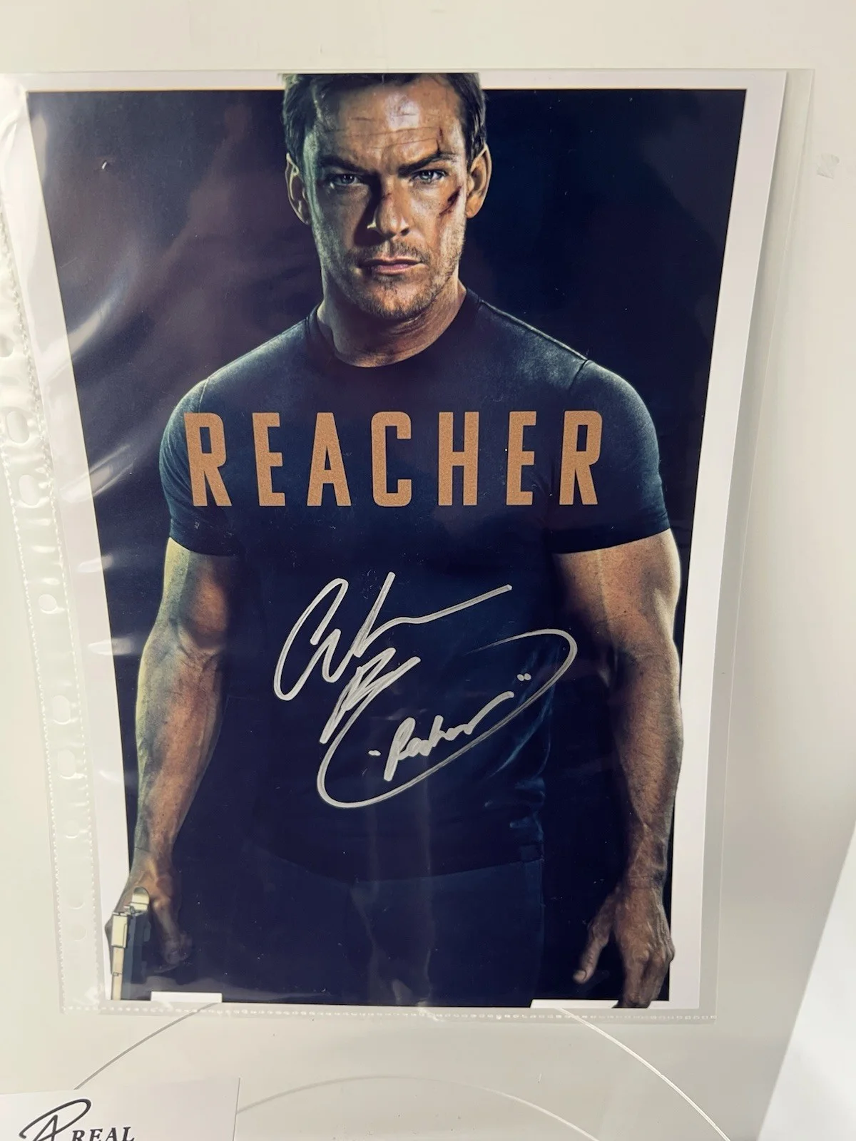 Alan Ritchson — Alan Ritchson Signed 8.5x11 “Reacher” Photo – Silver Autograph w/ COA, image 4